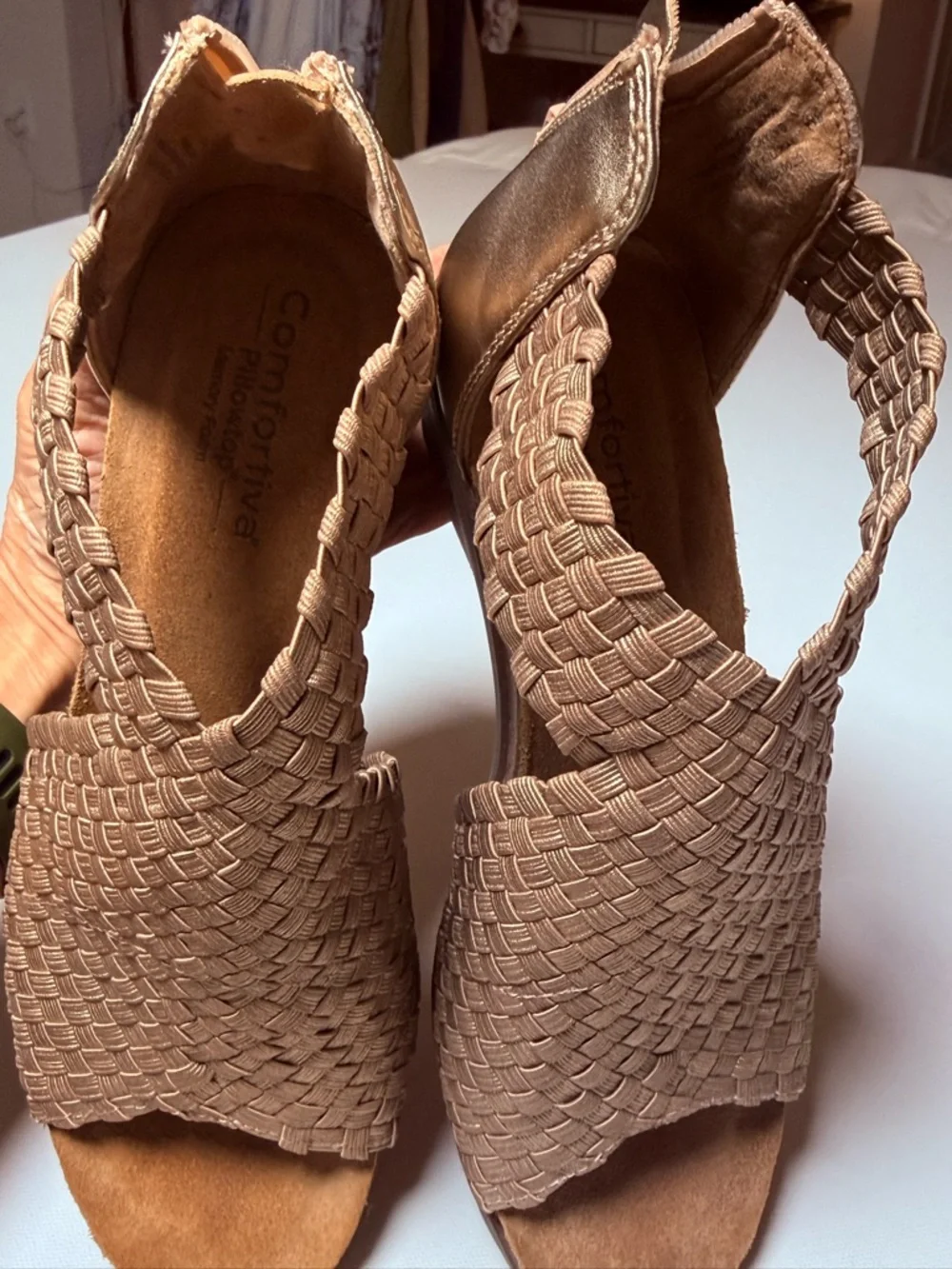Comfortiva Pillowtop Wedge Sandals Woven Taupe Elastic Comfort Gold/Tan Size 8.5